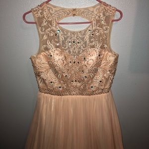 BEAUTIFUL prom dress!